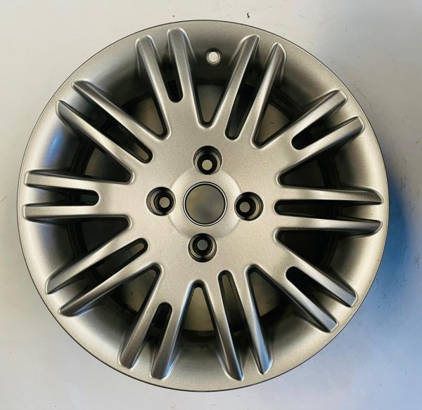 Llanta original Fiat Linea Multirayos Rodado 15